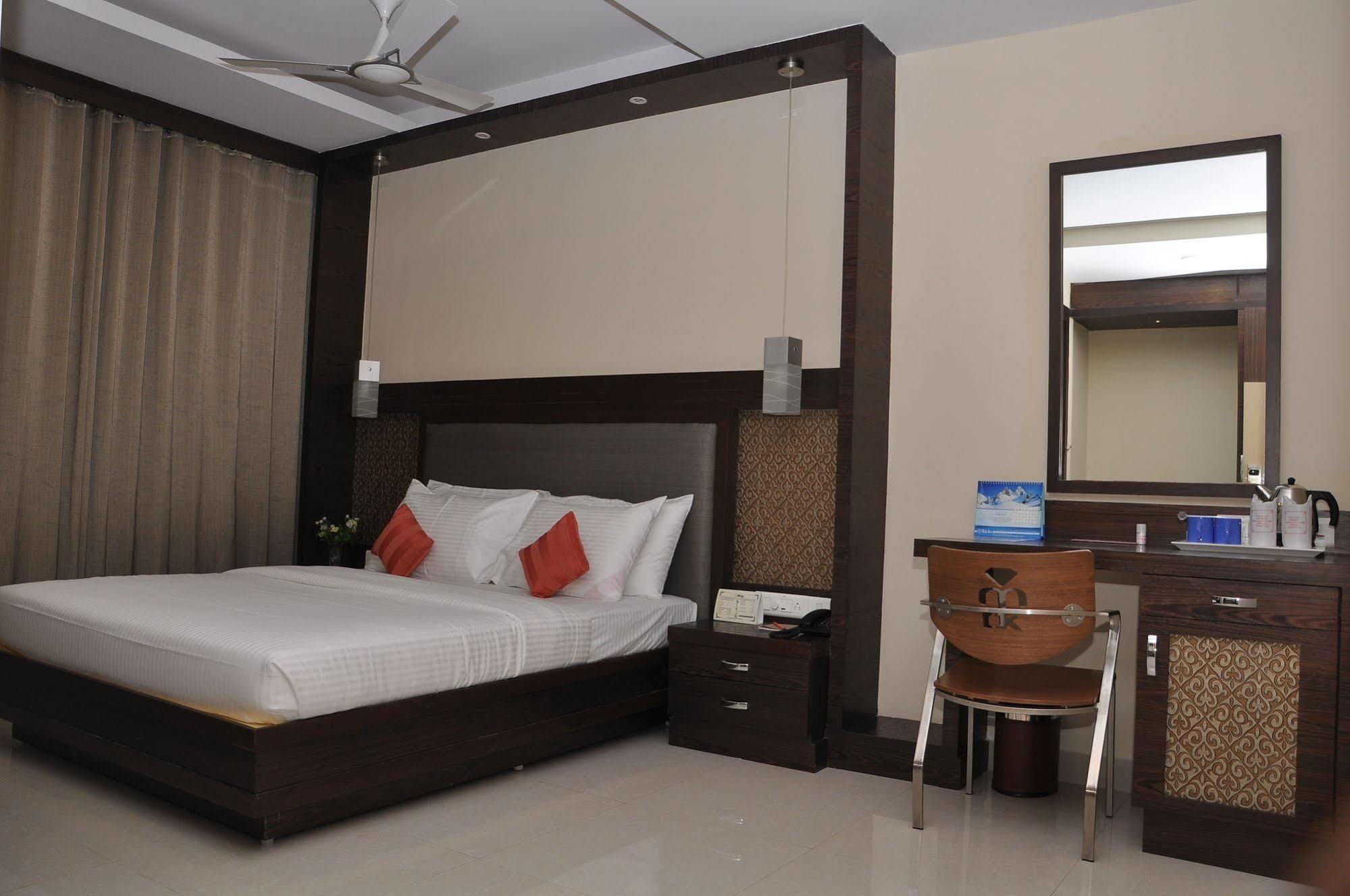 Bed and Breakfast Harsha Residency à Tirupati Extérieur photo