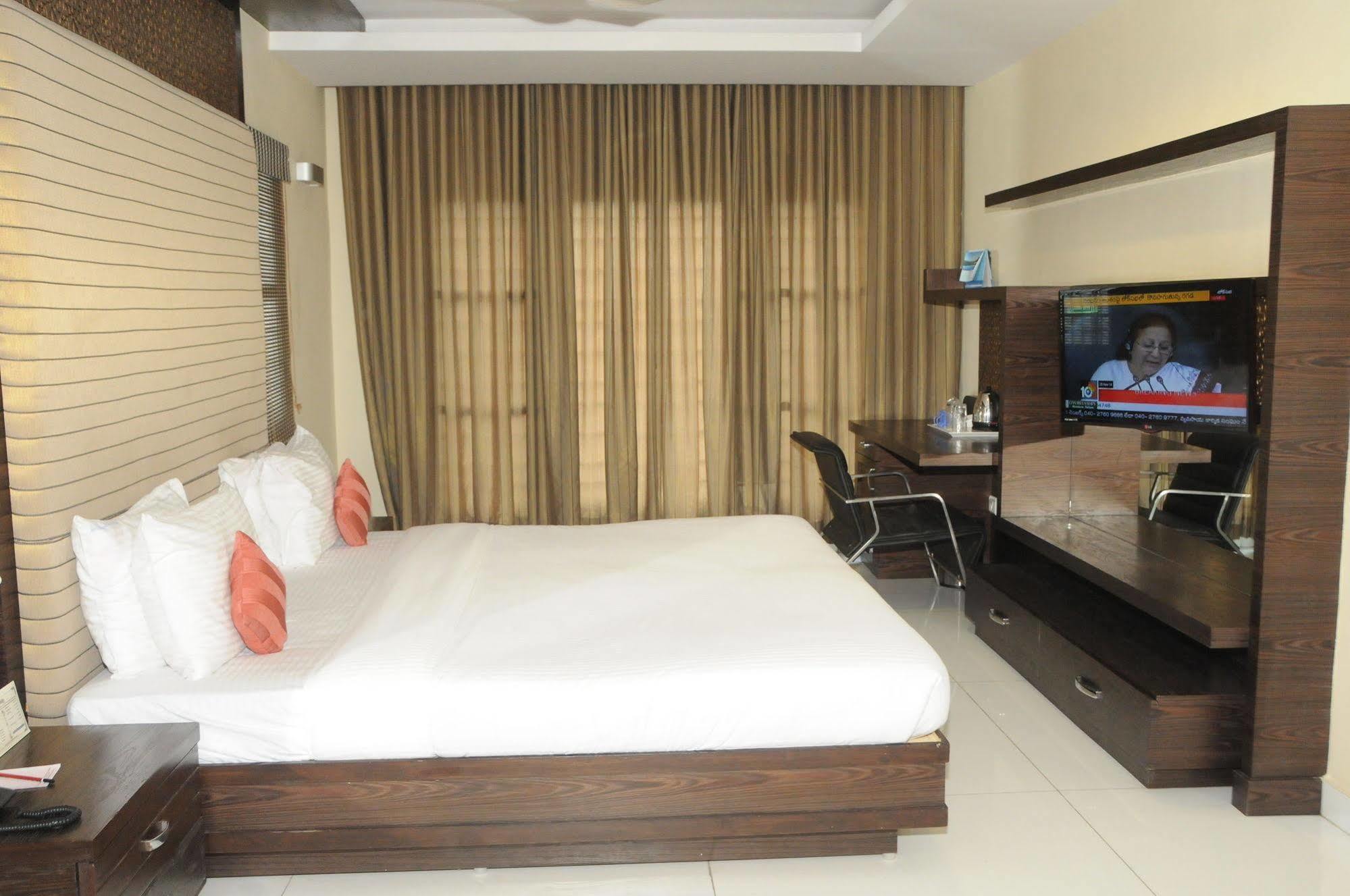 Bed and Breakfast Harsha Residency à Tirupati Extérieur photo