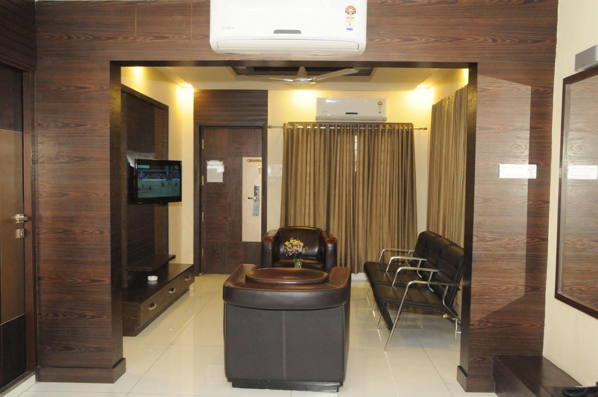 Bed and Breakfast Harsha Residency à Tirupati Extérieur photo